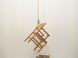 Philippe Ramette, Le suicide des objects (Sebevražda objektů), 2001, objekt, foto: Neue Galerie Graz