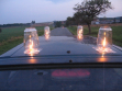 Los miembros del grupo Rafani encendieron cuatro velas en el techo de un coche que empujaron hasta que las velas se apagaron, 2007.