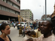 Asking for directions near the clothes and fabric market on Lagos Island, from left to right: Loren Hansi Momodu, policeman, Eddy, photo: Borut Vogelnik.